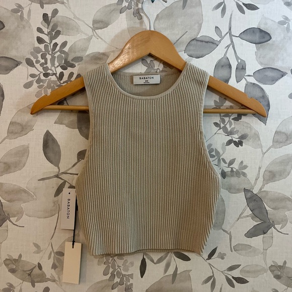 ✨ Babaton Sculpt Knit Racer Cropped Tank ✨ - Picture 2 of 4